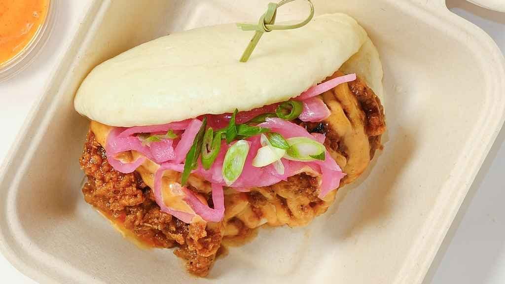 CHILI CHICKEN BAO.