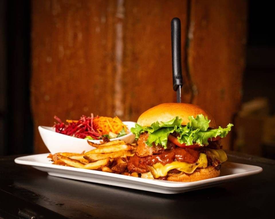 Crispy BBQ Burger ‡