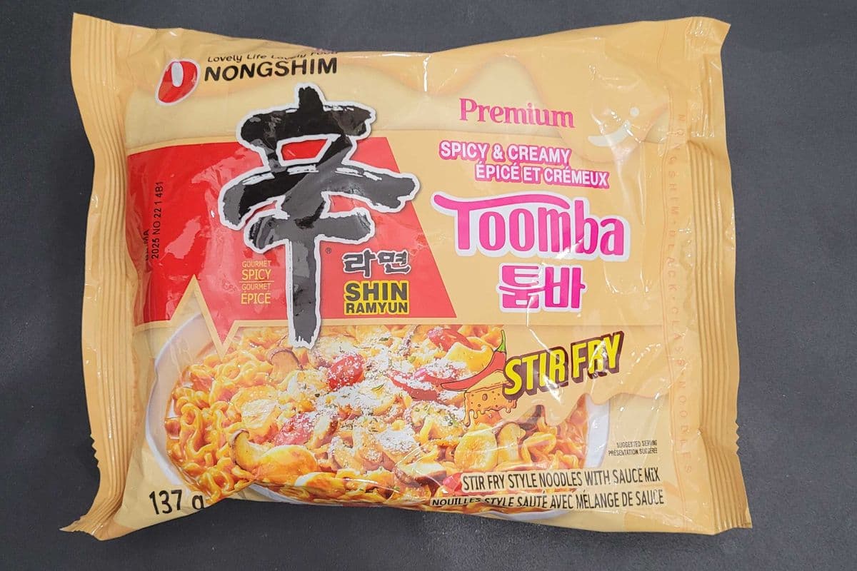 Nongshim Shin Spicy noodle soup Toomba 137g