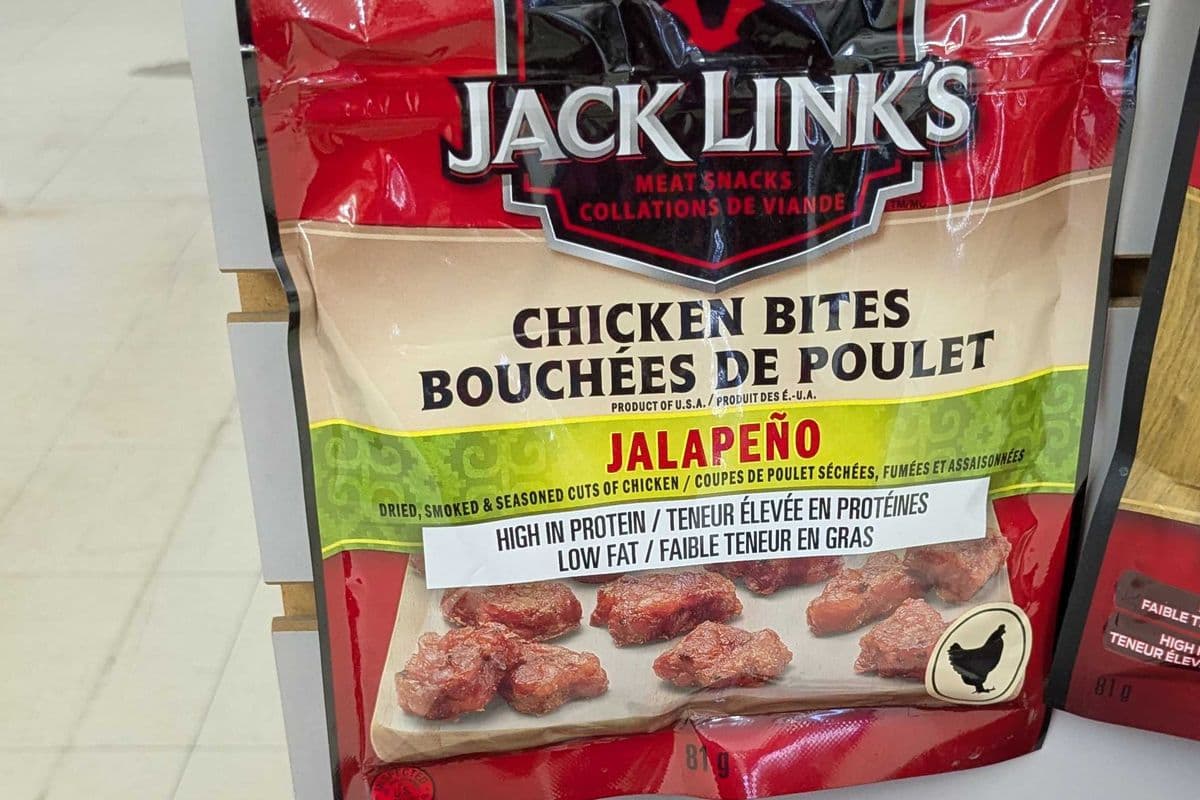 JackLink's chicken bites jalapeno "dried, smoked & seasoned cuts of chicken" (80g) (80 Cal)
