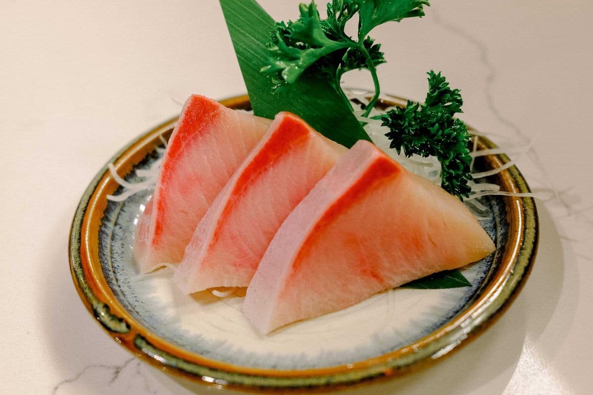Hamachi Sashimi (Yellow Tail) (3 pcs)