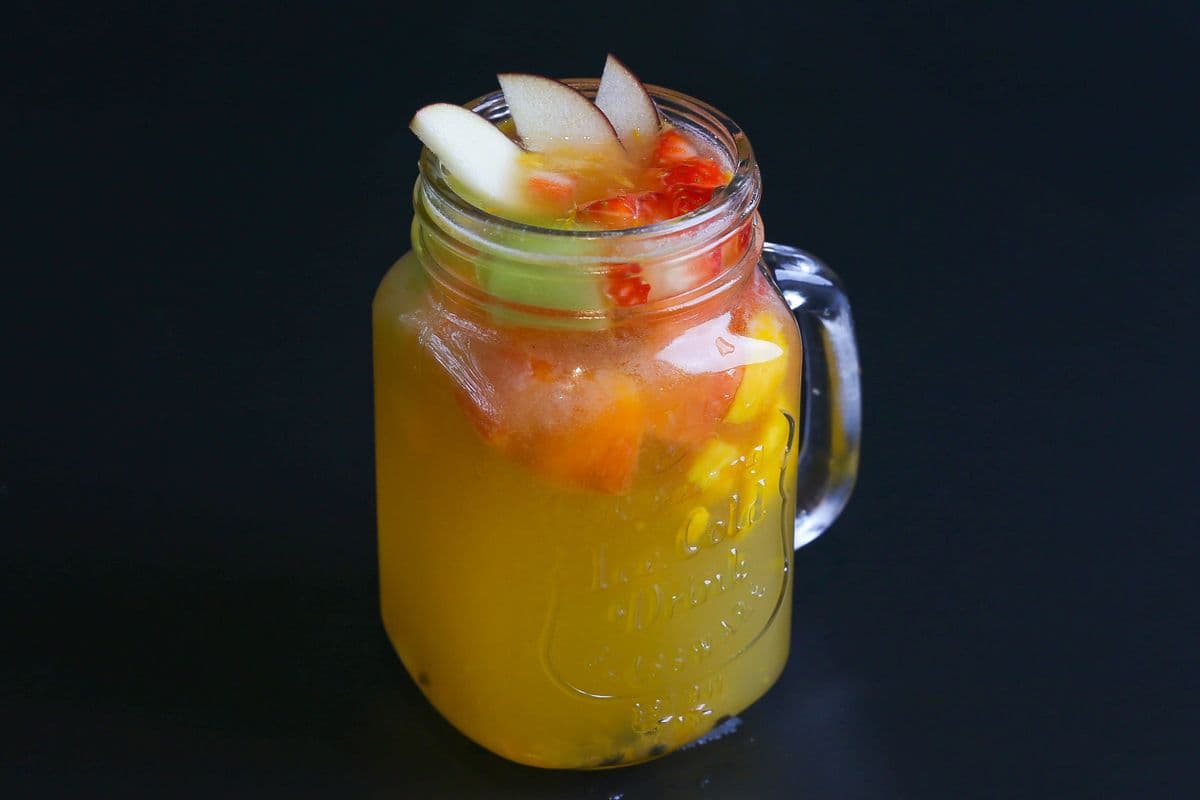 Passion Fruit Iced Jasmine Tea 百 香 苿 莉水果茶