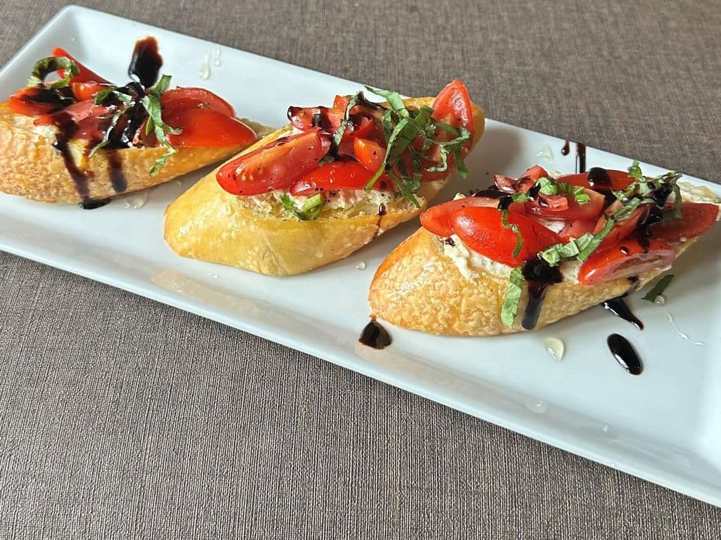 BRUSCHETTA CON FORMAGGIO DI CAPRA