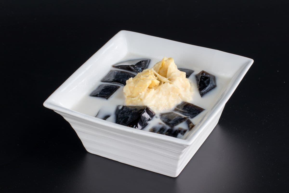 G4. Black Grass Jelly with Durian and Coconut Milk 榴槤仙草