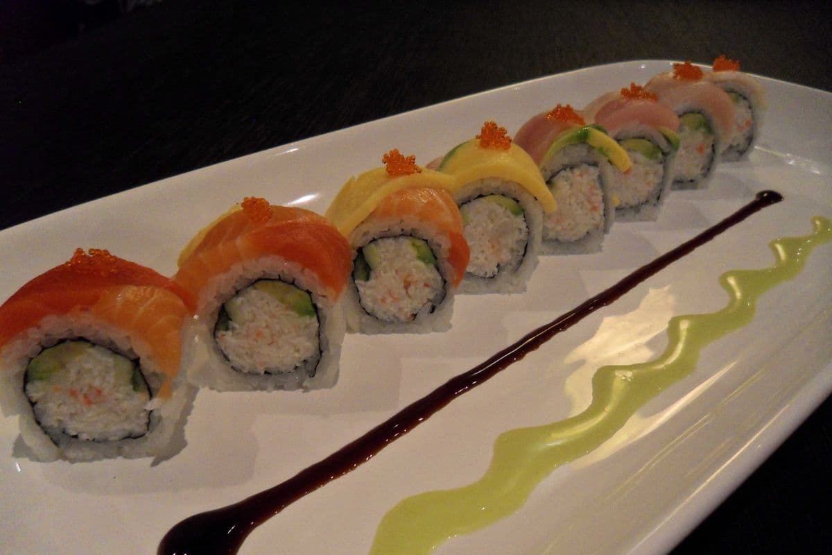 Rainbow Roll (8 pcs)