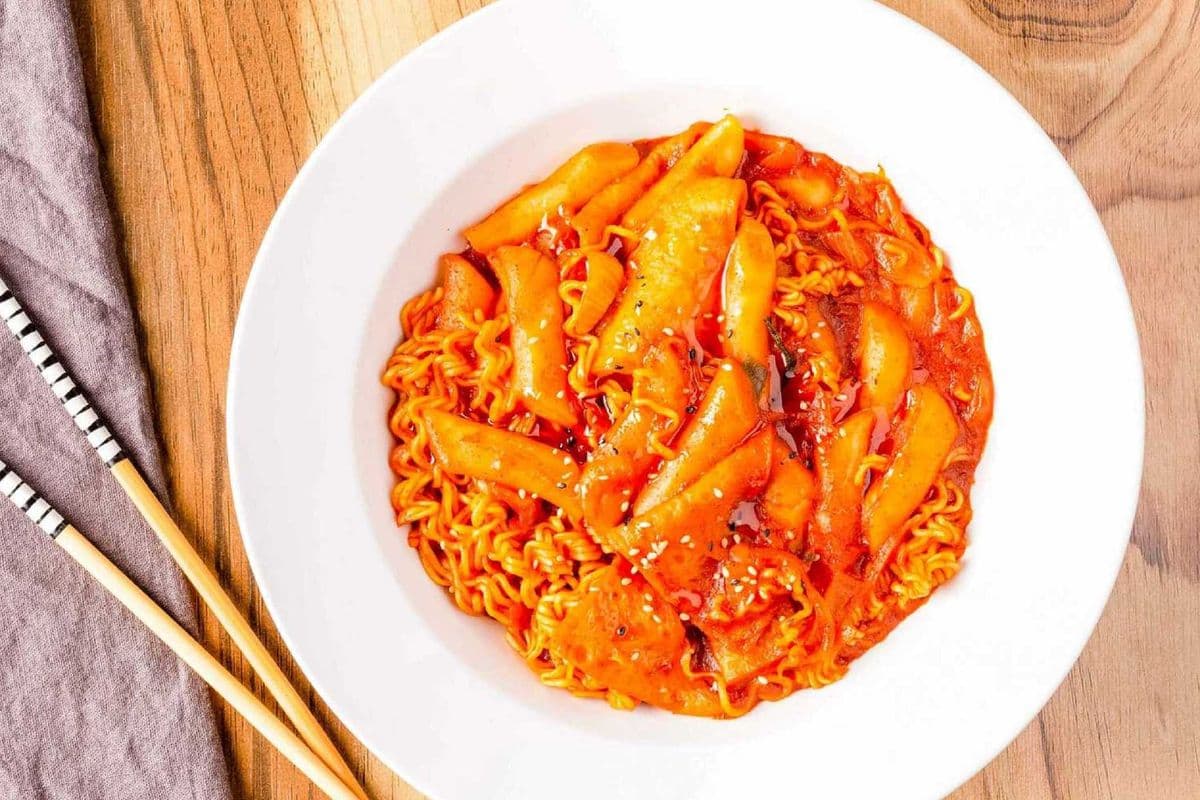 Rabokki (라볶이)