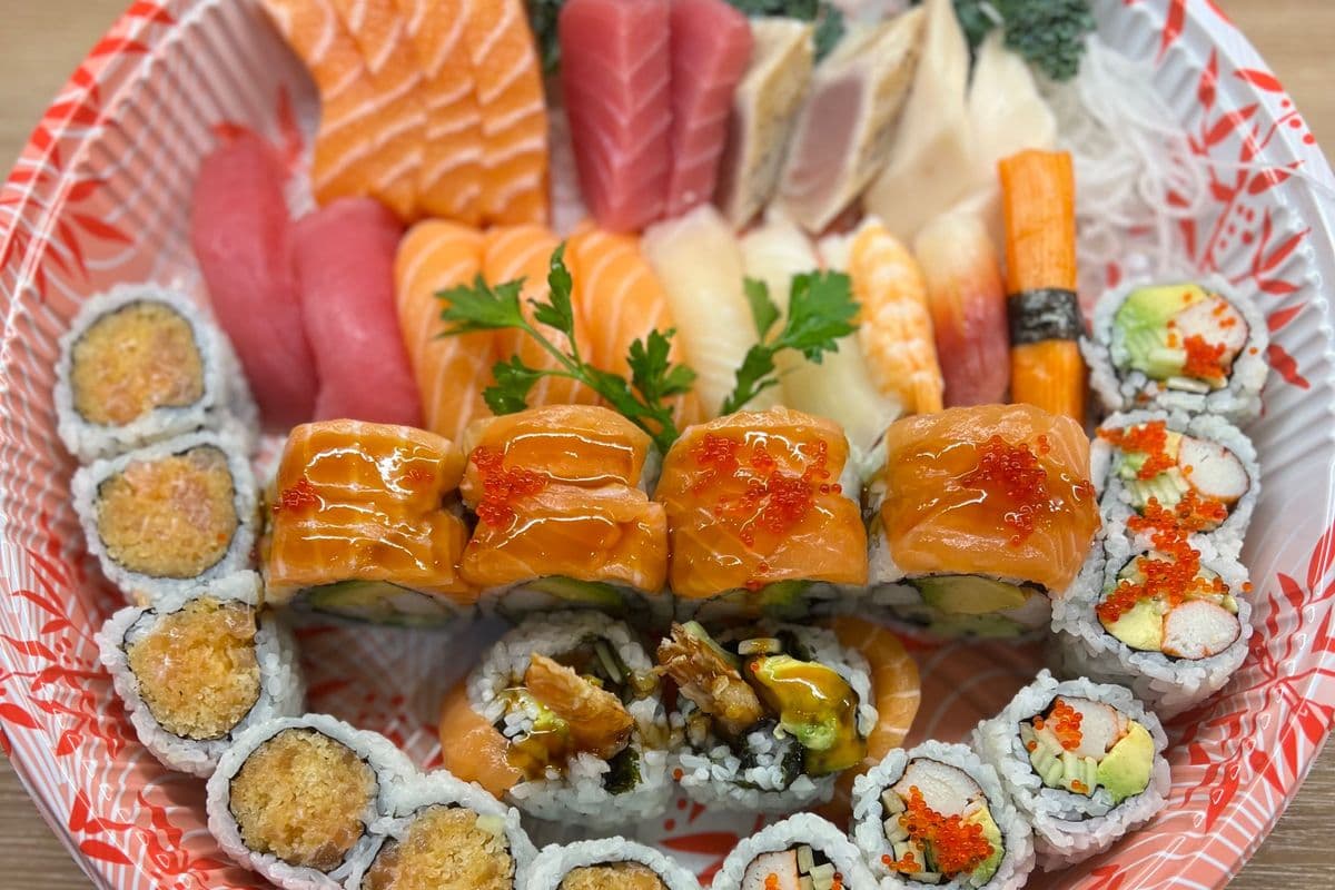 Sushi, Sashimi and Maki Tray Medium (42pcs)