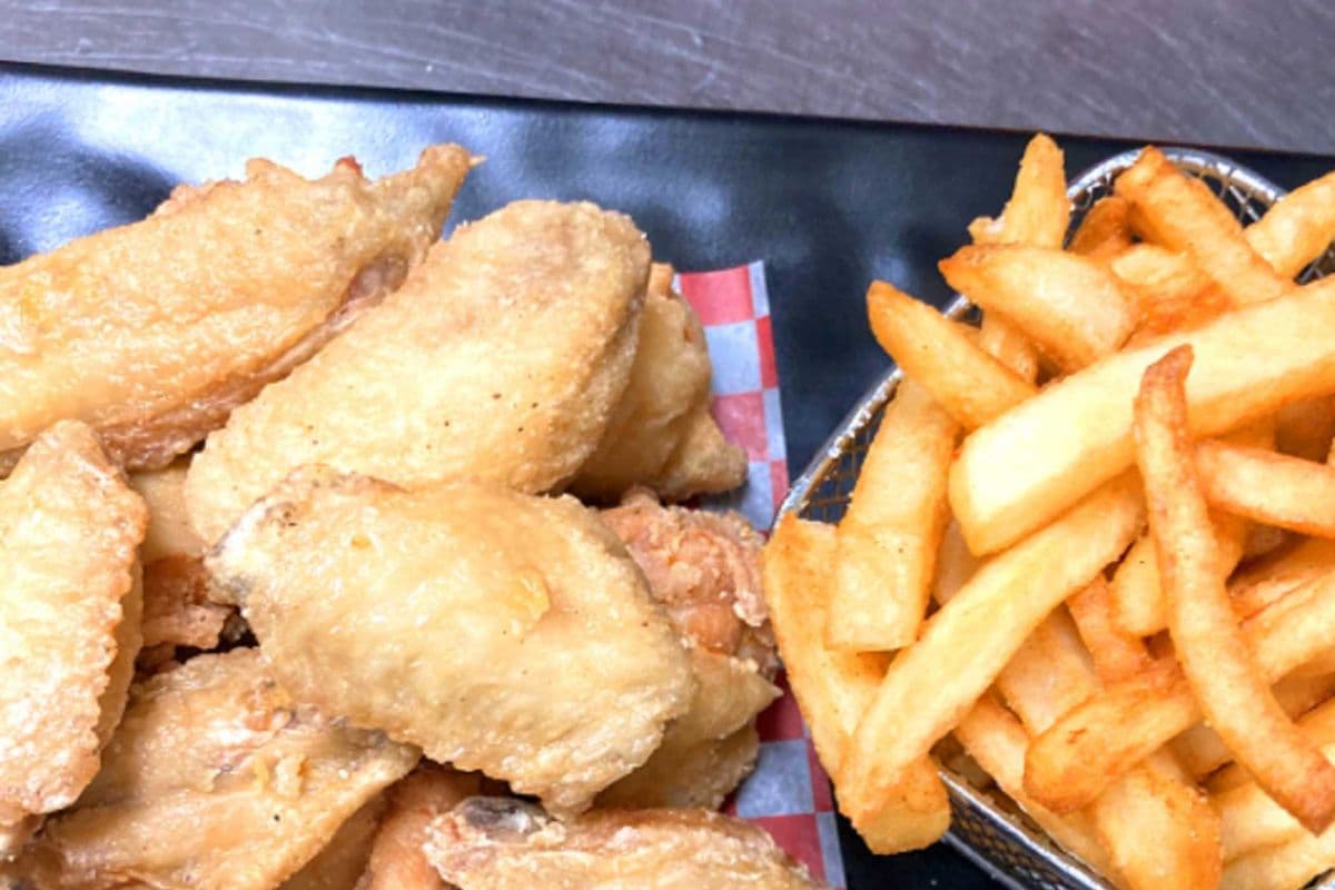 6pc Chicken Wings and Fries (Salt and Pepper)