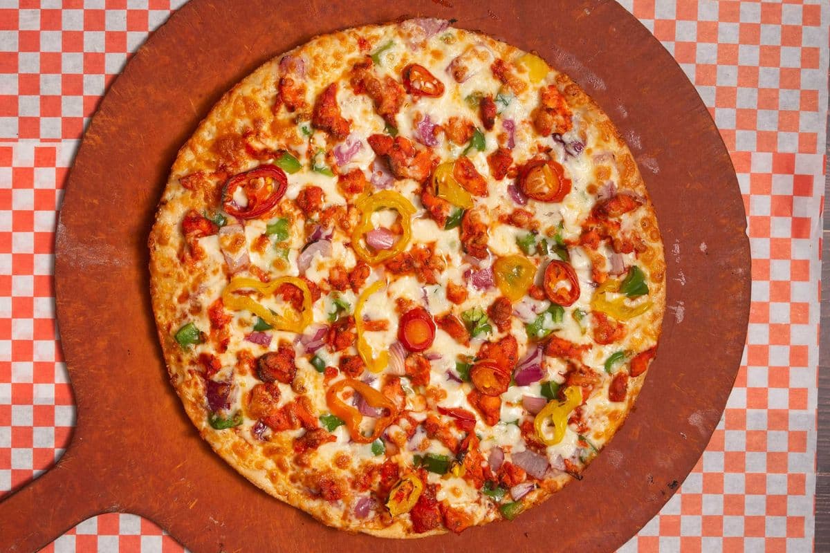 16" Extra-Large Tandoori Chicken Pizza