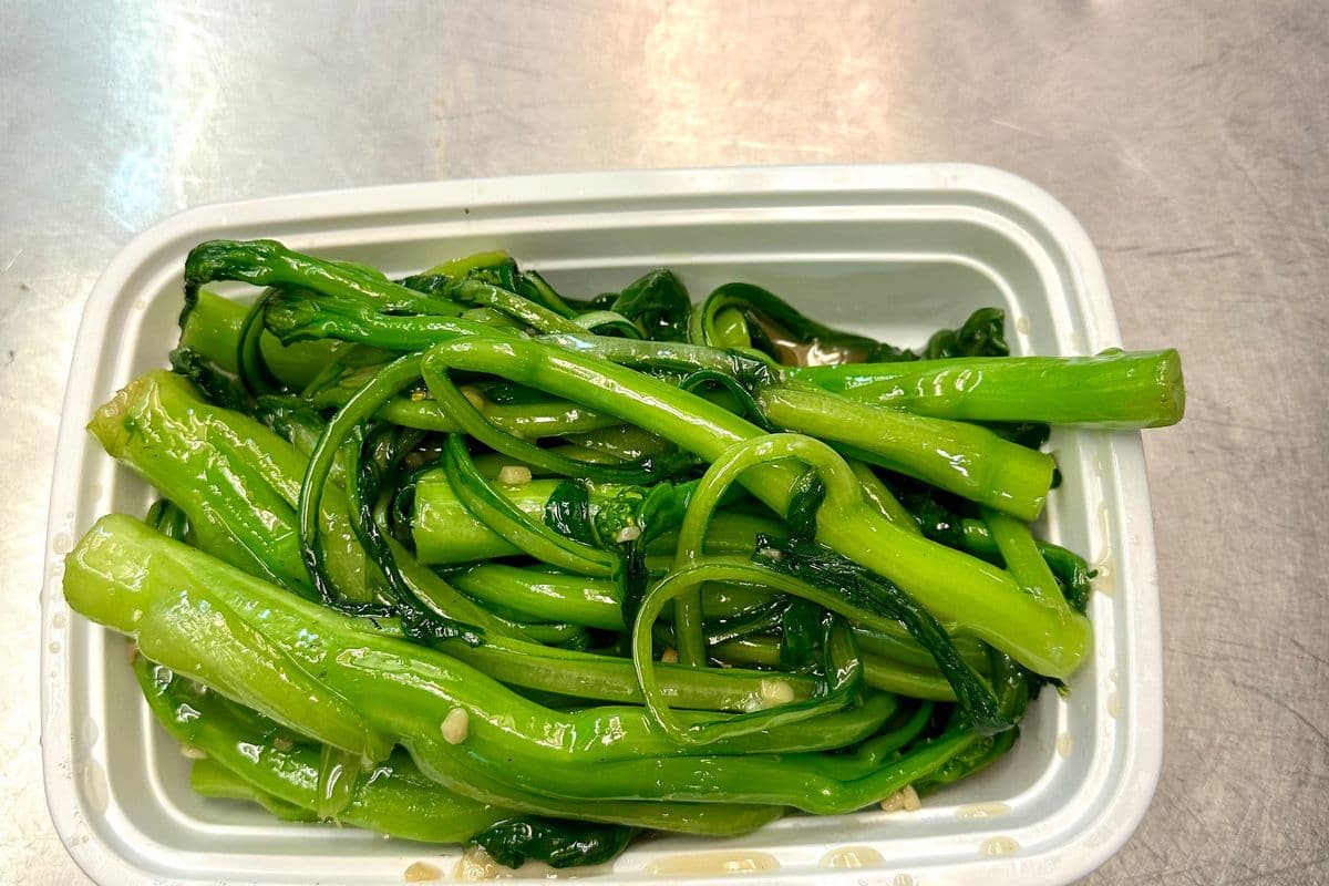 V17. Chuisin Chinois avec Sauce a l’Ail / Chinese Green(chuisin) with Garlic Sauce