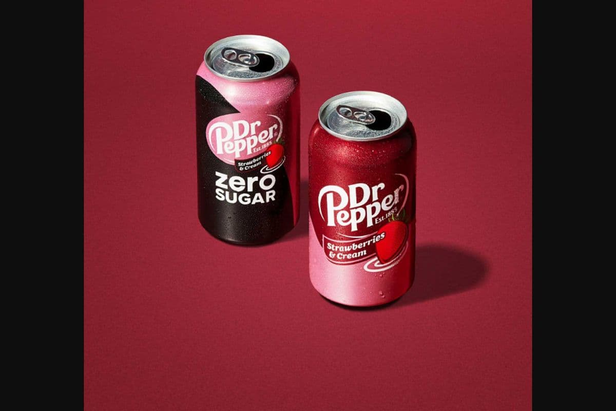 Dr Pepper Strawberries and Cream Soda Pop USA Product (355 ml)
