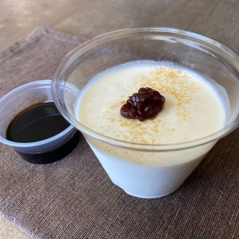 Soy Vanilla Pudding with Black Honey Sauce