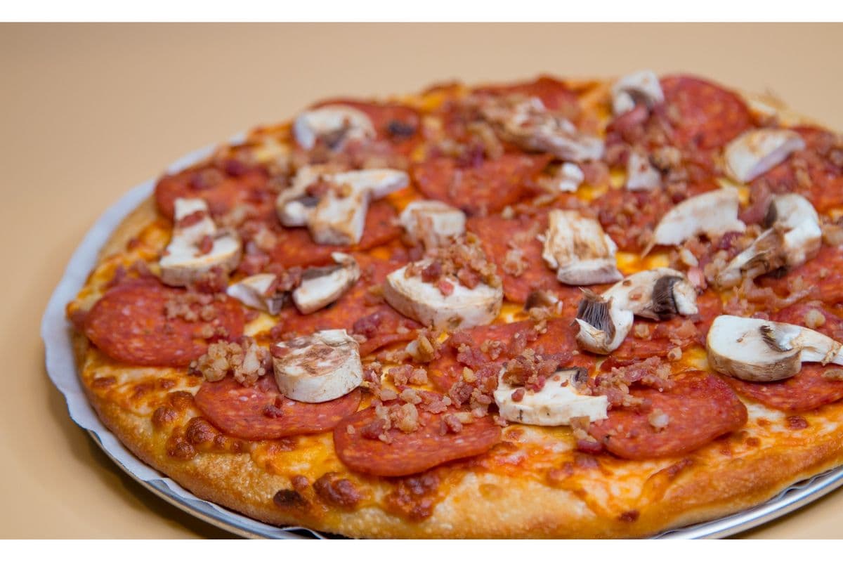 12" Canadian Pizza