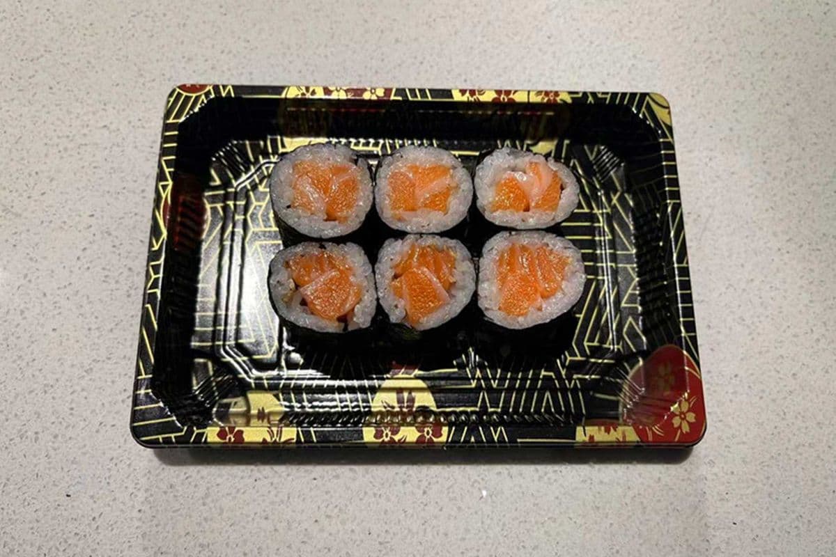 038 Salmon Hoso Maki(6 pcs)