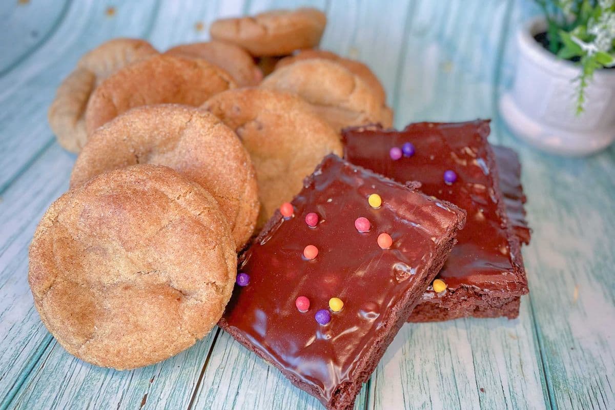 Cookie and Brownie Tray (18 pcs)
