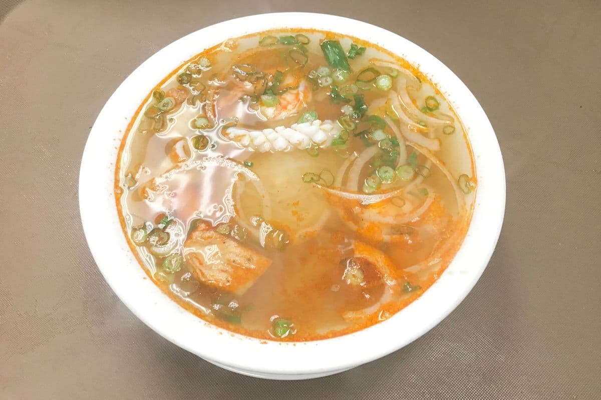 D7. Hot & Sour Seafood Rice Noodle Soup / Phở Đồ Biển Chua Cay