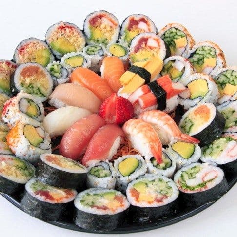 Plateau sushi 50 mcx (4-5 Pers) / Sushi platter 50 pieces (4-5 people)