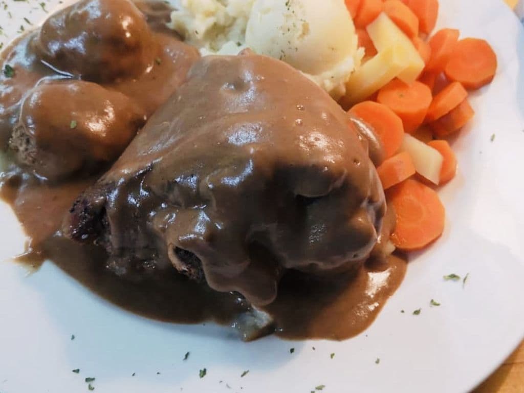 Ragoût de pattes et boulettes / Pig’s Feet and Meatball Stew