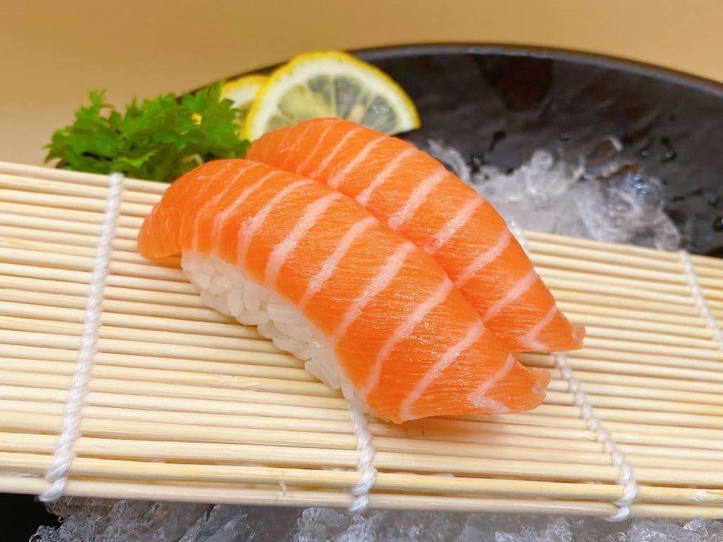 Salmon Sushi(2pcs)