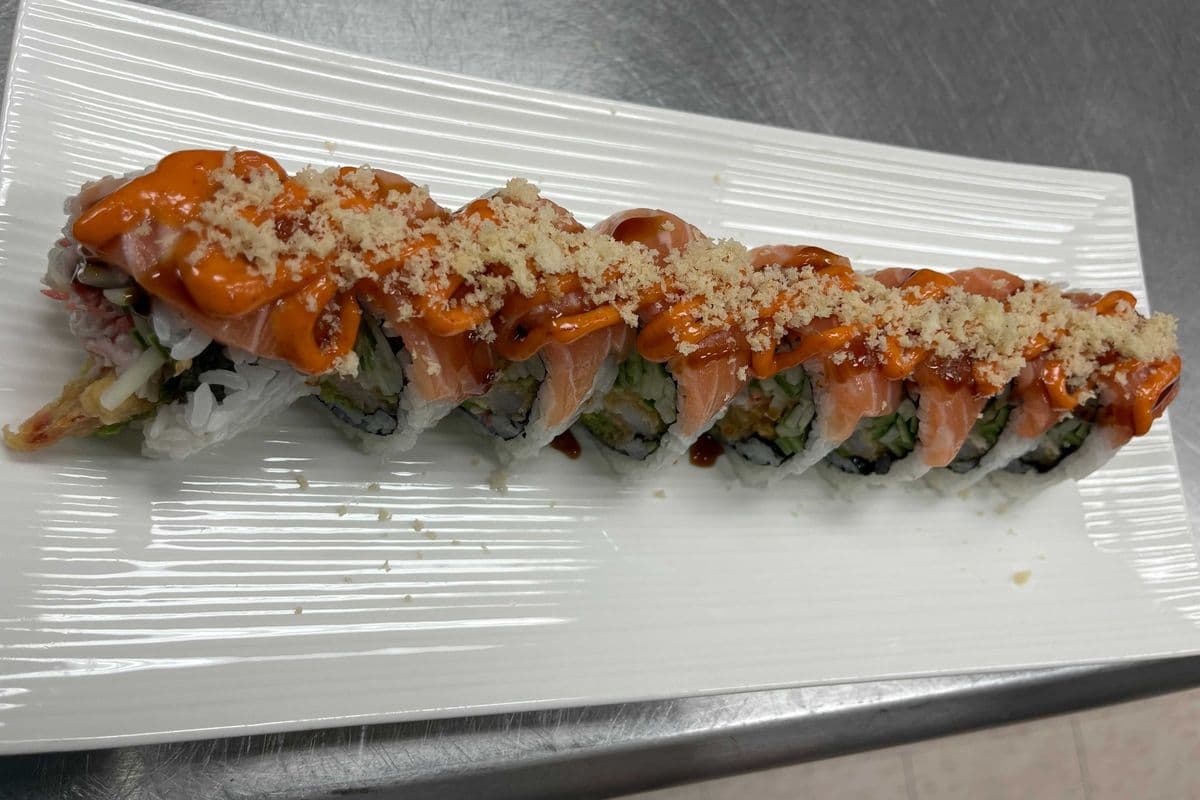 Crazy Salmon Roll (8 pcs)