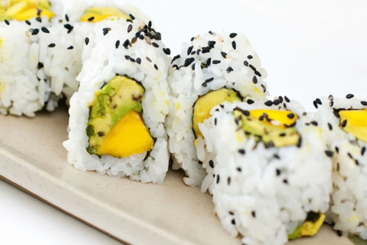 Mango Avocado Roll (8pcs)