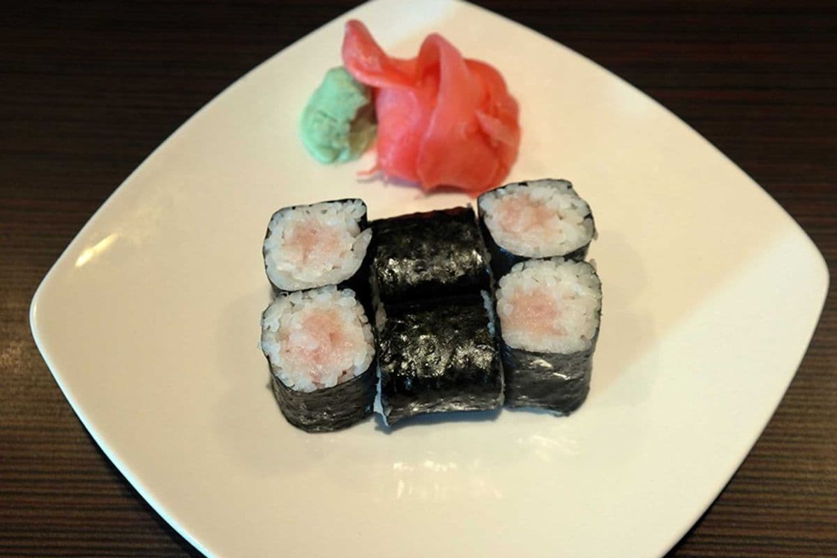1. Tuna Roll (6 pcs)
