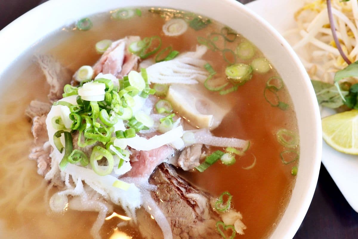 P14. Pho Tai Nam, Sach (Large)