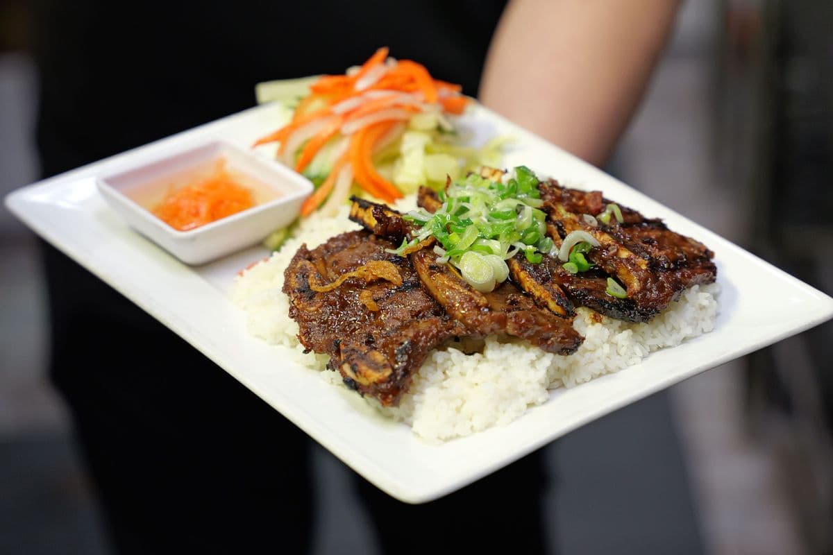 Grilled Beef Short Ribs (Côm Súòn Bò)