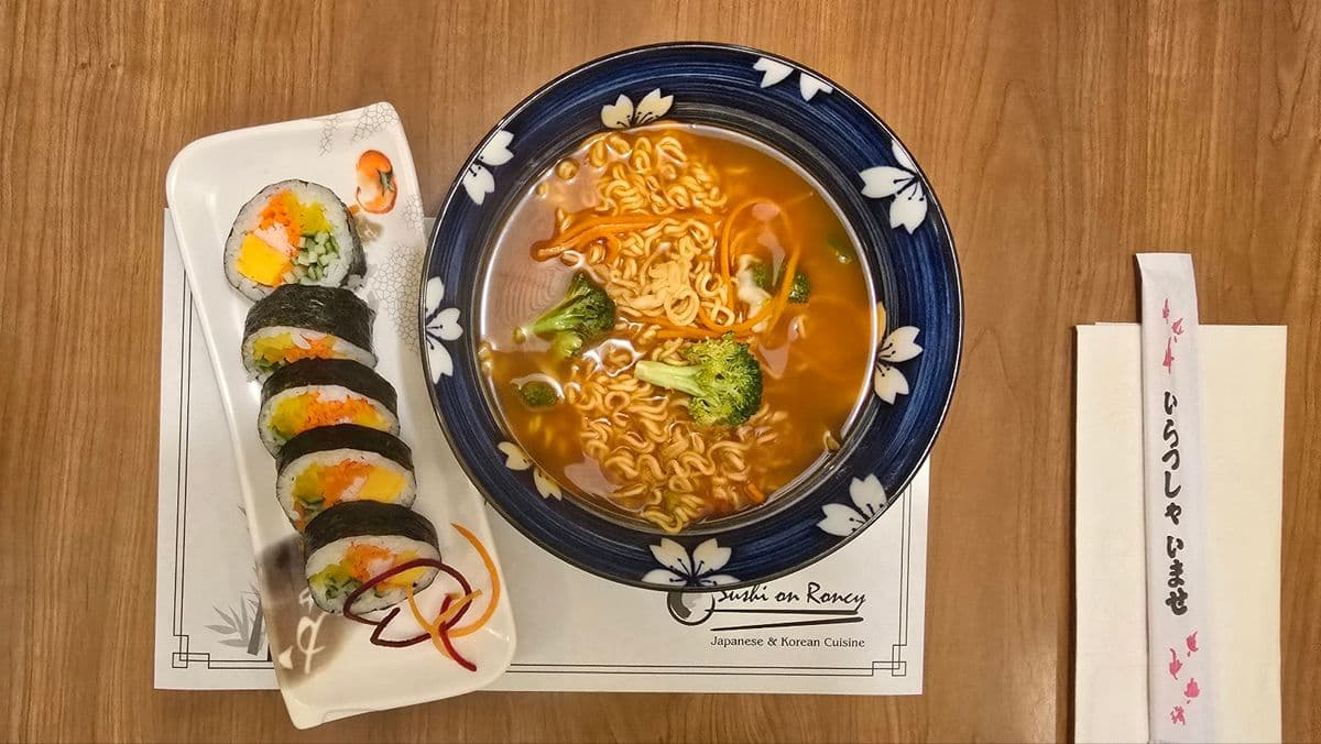 **NEW** [Daily Special] K-Ramen & Kimbap (5pcs)
