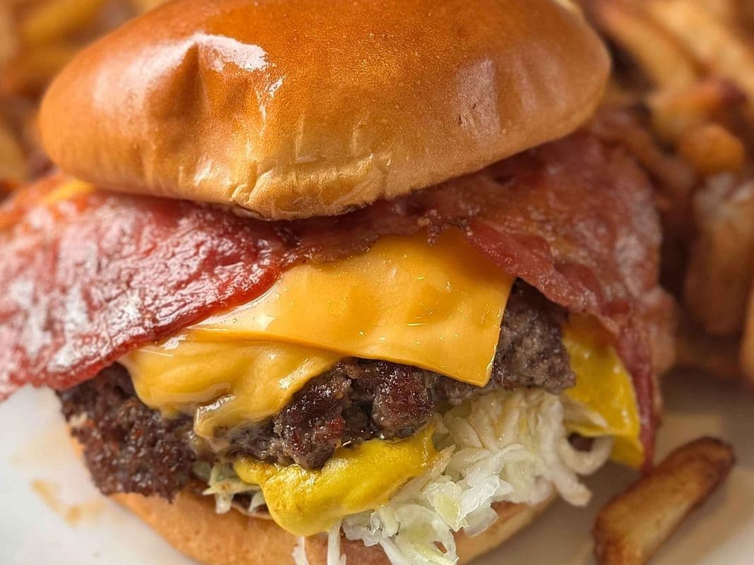 Trio Cheeseburger Deluxe