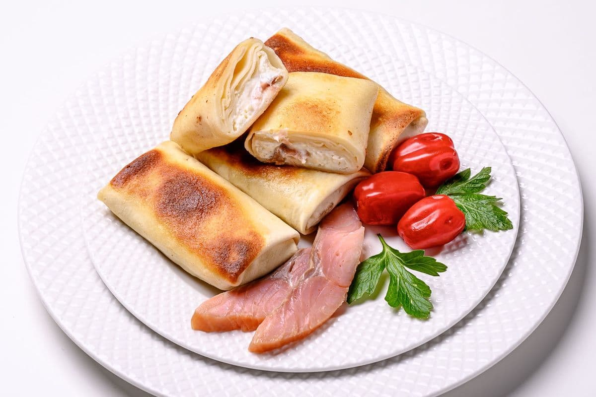 NALYSNYKY / STUFFED CREPES with Smoked Salmon & Cream Cheese) (4pcs) (160 Cal)