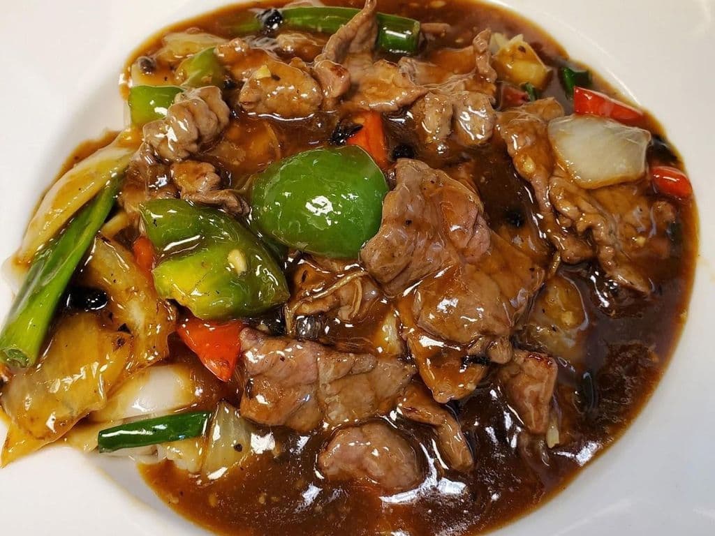 F9. 豉椒牛河  Black Bean Beef with Ho Fun