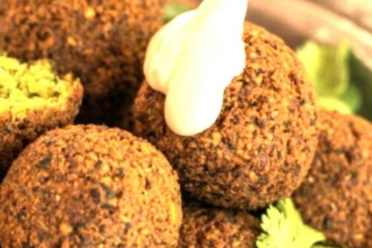 Falafel (6 pcs) & Hummus Dipping Sauce