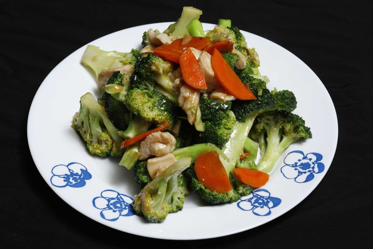 46. Stir-Fried Chicken with Broccoli