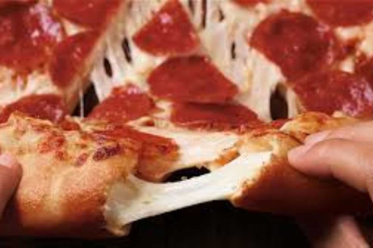 Large Cheese Crust Pizza Deal(3T/2-355ml/1Dip)