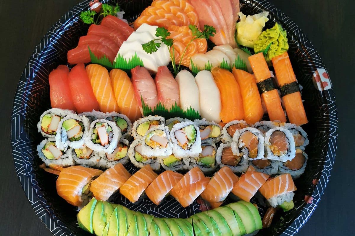 Party Tray T6 (76pcs)