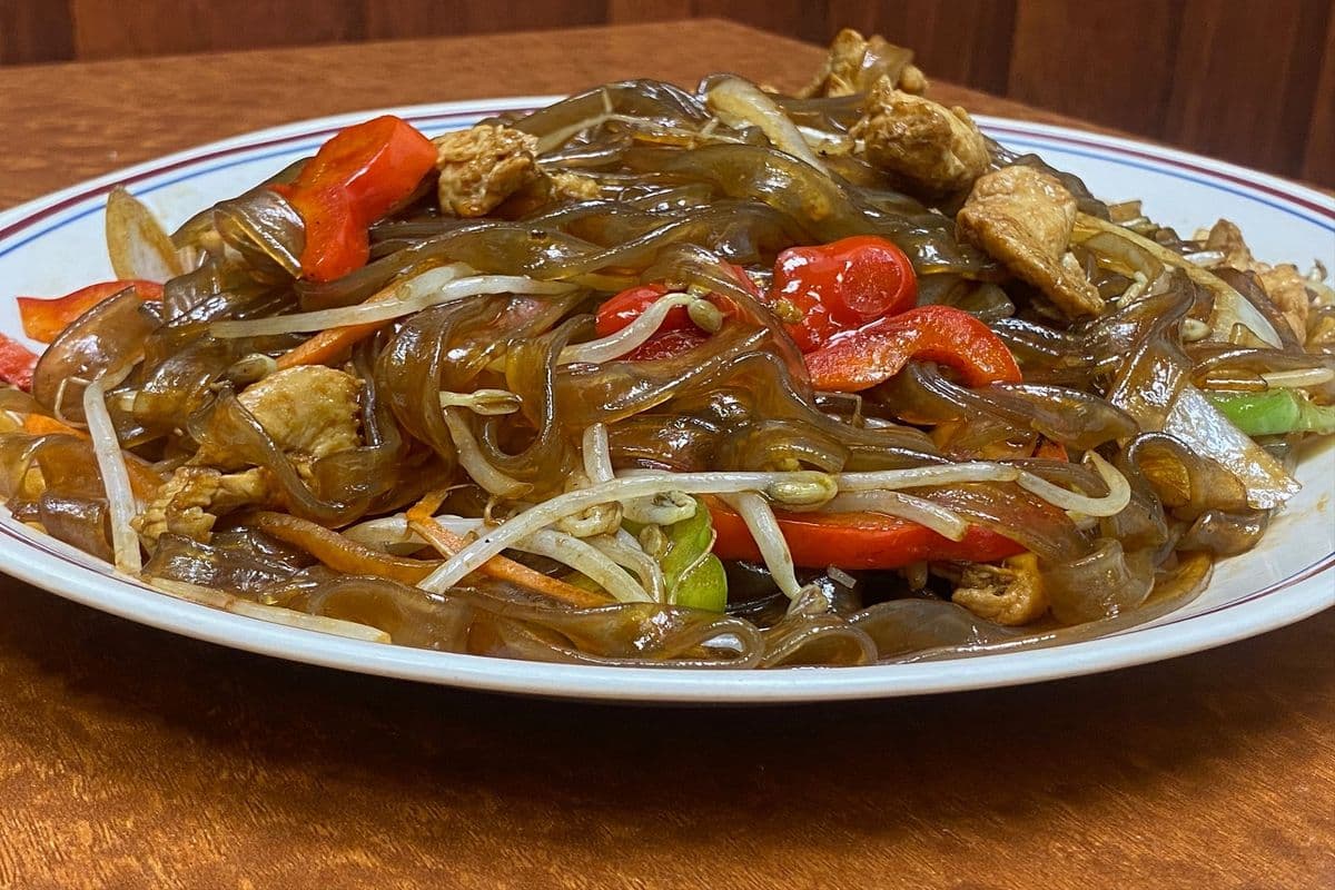 BOGO - Chicken with Oriental Style Vermicelli (Thick) / 秘製雞絲炒紅薯條粉