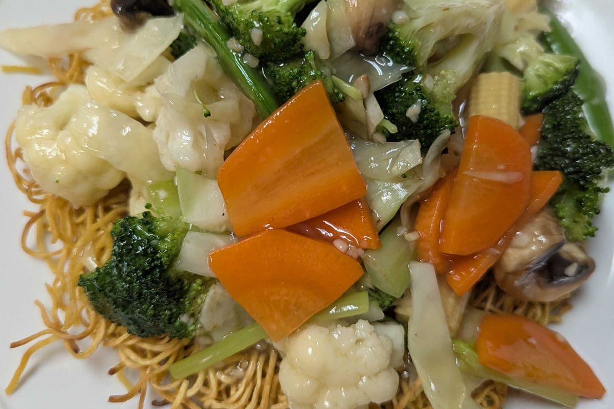 Mixed Green Chow Mein 什菜炒面(脆)