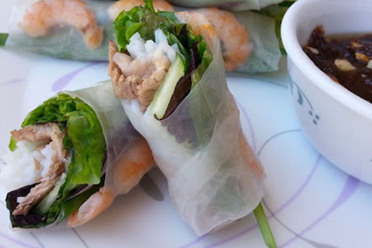 11. Salad Roll (Shrimp and Pork, Grilled Pork or Beef) /Gỏi Cuốn (Tôm Thịt, Heo Nướng, Bò Nướng) (4 pcs)