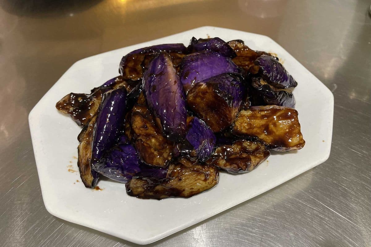 V9. Bean Sauce Eggplant (醬炒茄子)