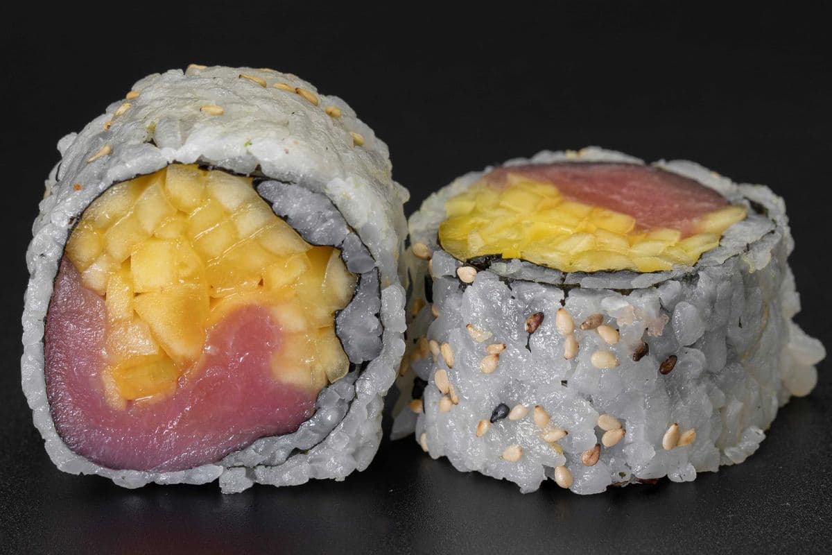 152. Mango Tuna Roll (8 pcs)