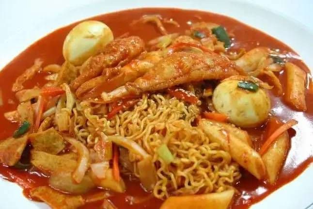 Rabokki (라볶이)