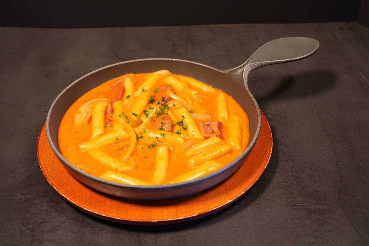 26. Rose Rice Cake (Rose Tteok Bok Ki)