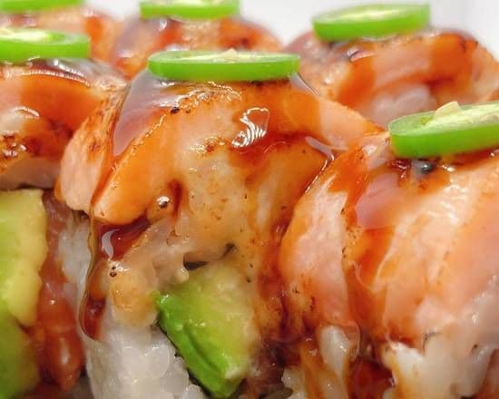 Salmontain Roll (8 pcs) / 三文鱼 卷 (8 pcs)