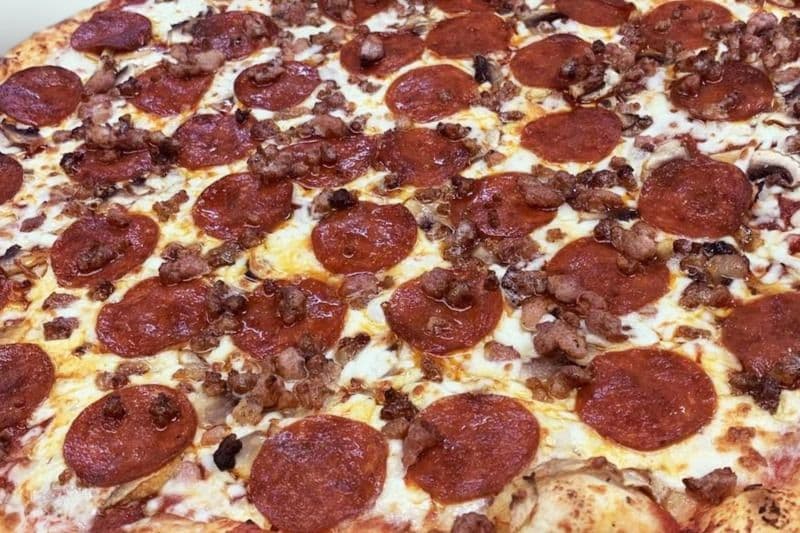 18" Extra Large Canadian Classic Pizza