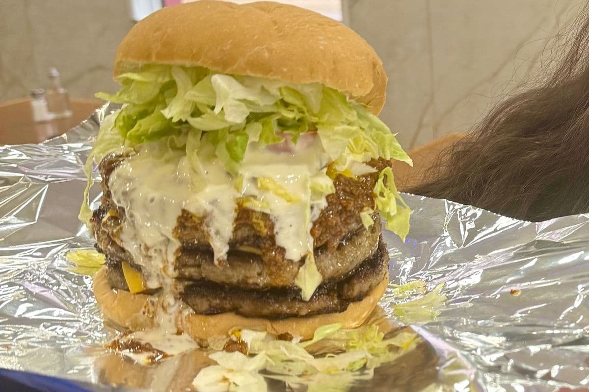 TRIPLE SUPER BOY BURGER