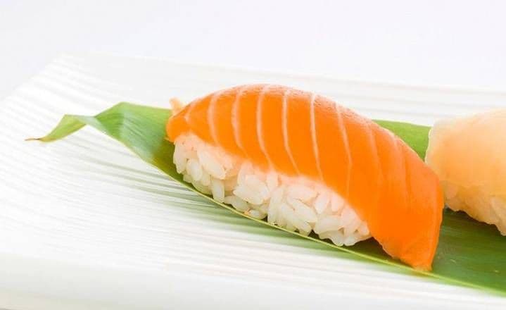 Salmon Sushi (2)