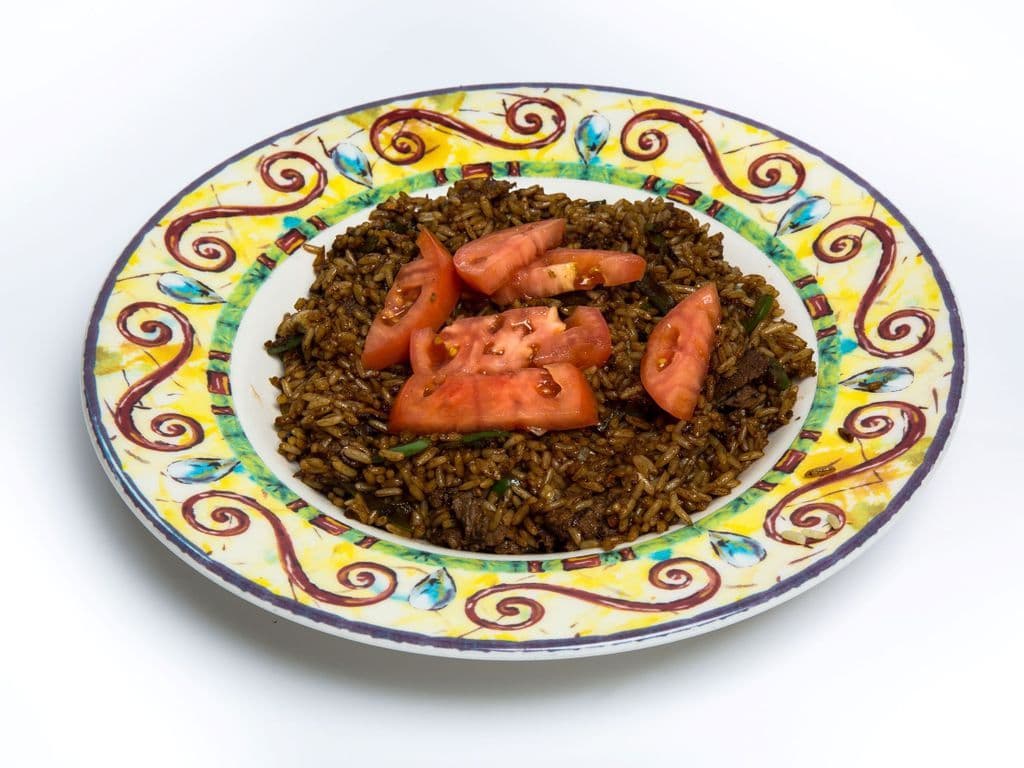 Assiette de riz frit aux légumes / Plate of fried rice with vegetables