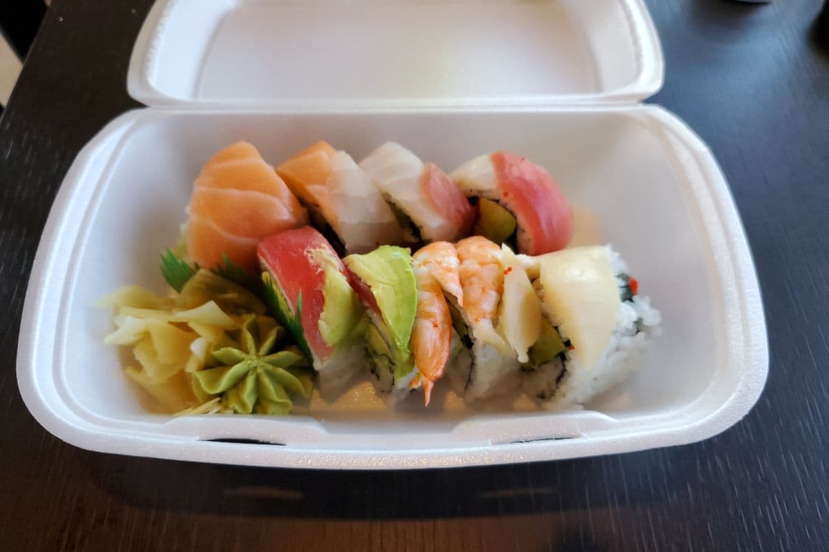 123. Rainbow Roll (8 pcs)