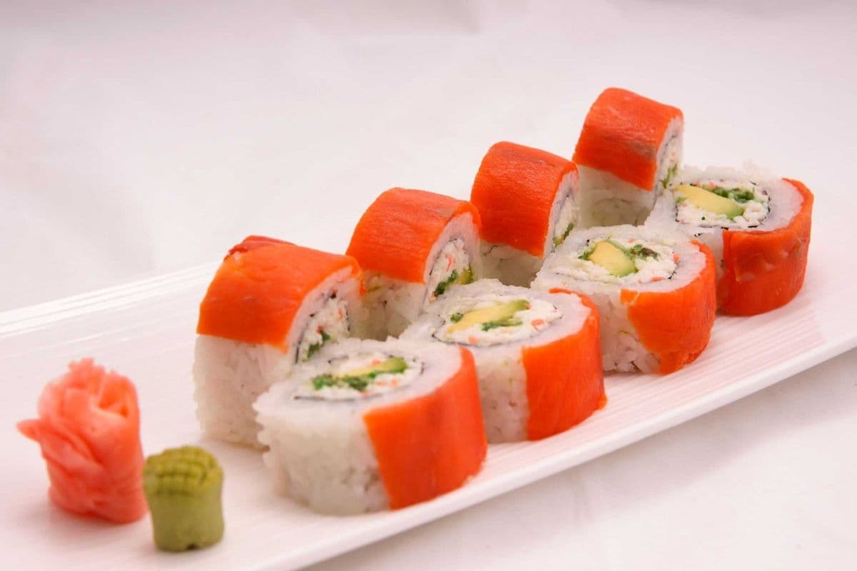 Smoked Salmon Roll (8 pcs)
